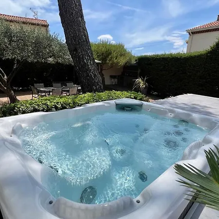 Spa/jacuzzi, A Proximite De La Mer. Villa